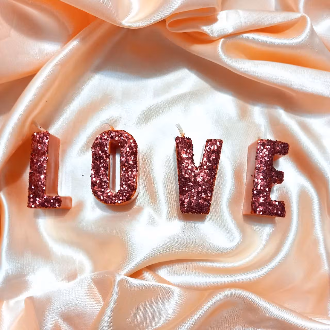 شمع تزئینی مدل LOVE در رنگ های مختلف