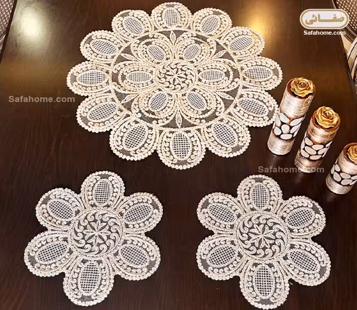 رومیزی قیطان دوزی 3 تکه گرد مدل صدف لمه دار شیری