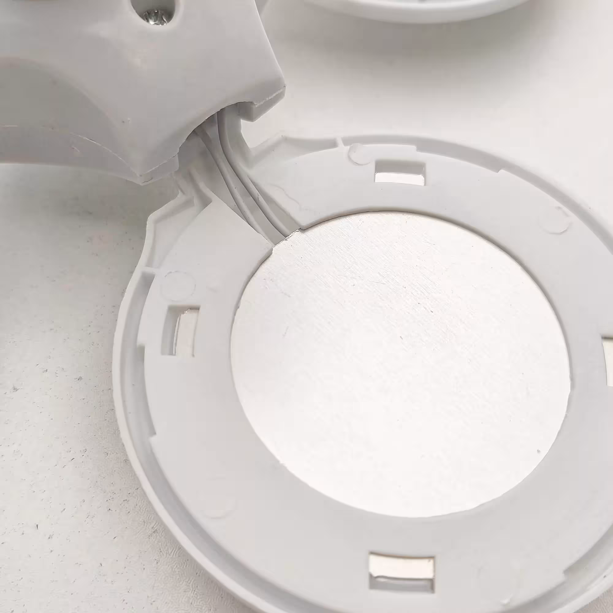 اسپیکر سقفی بلوتوثی مدل Football UFO طرح یوفو فوتبال