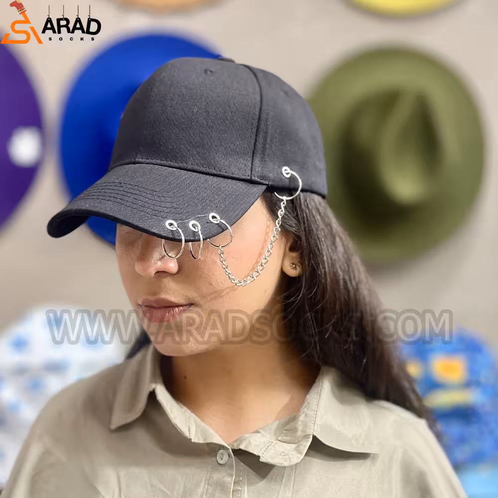 کلاه بیسبالی مشکی پیرسینگ دار