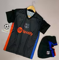 کیت بچگانه و بزرگسال بارسلونا لواندوفسکی