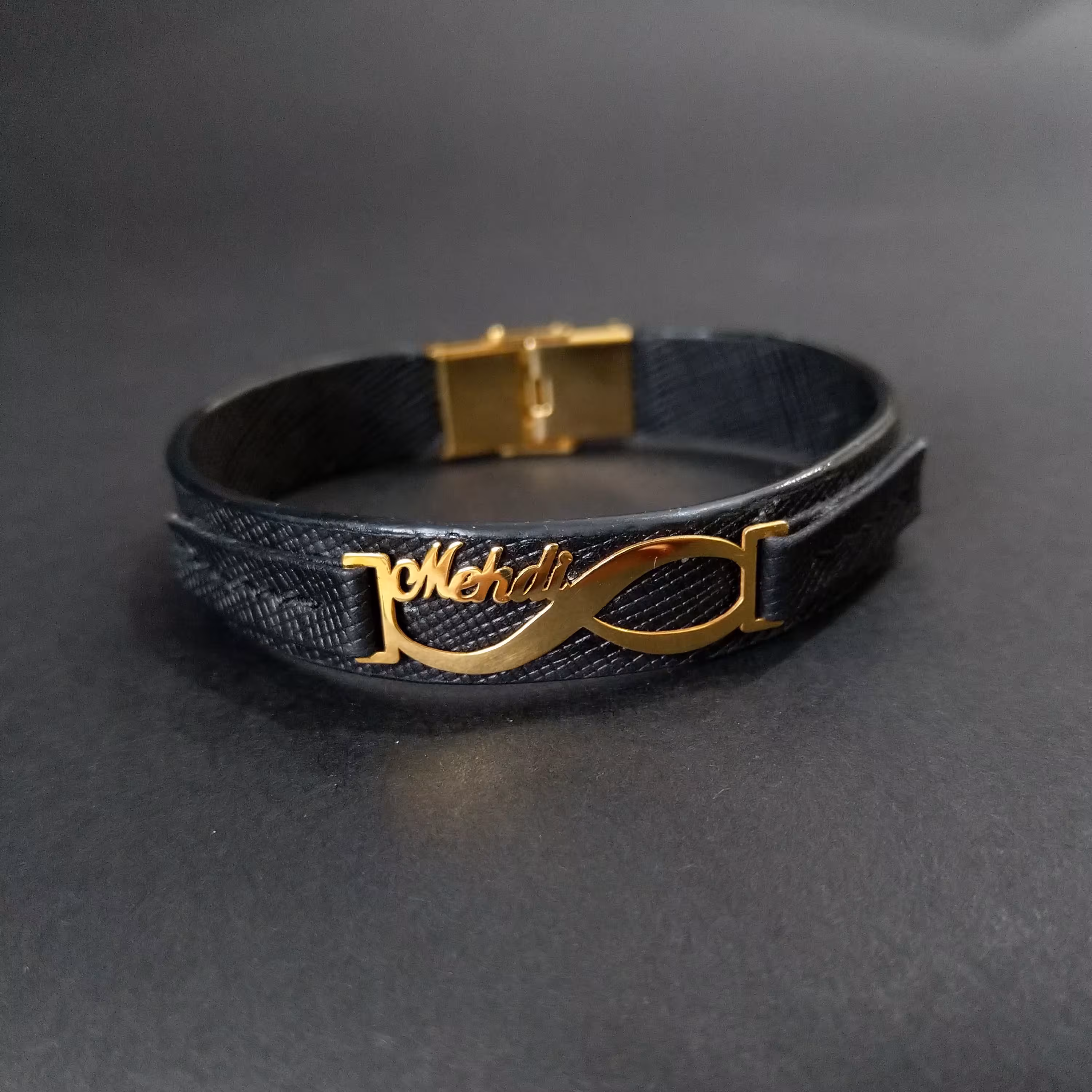 دستبند چرمی دست دوز با پلاک طلا و نقره