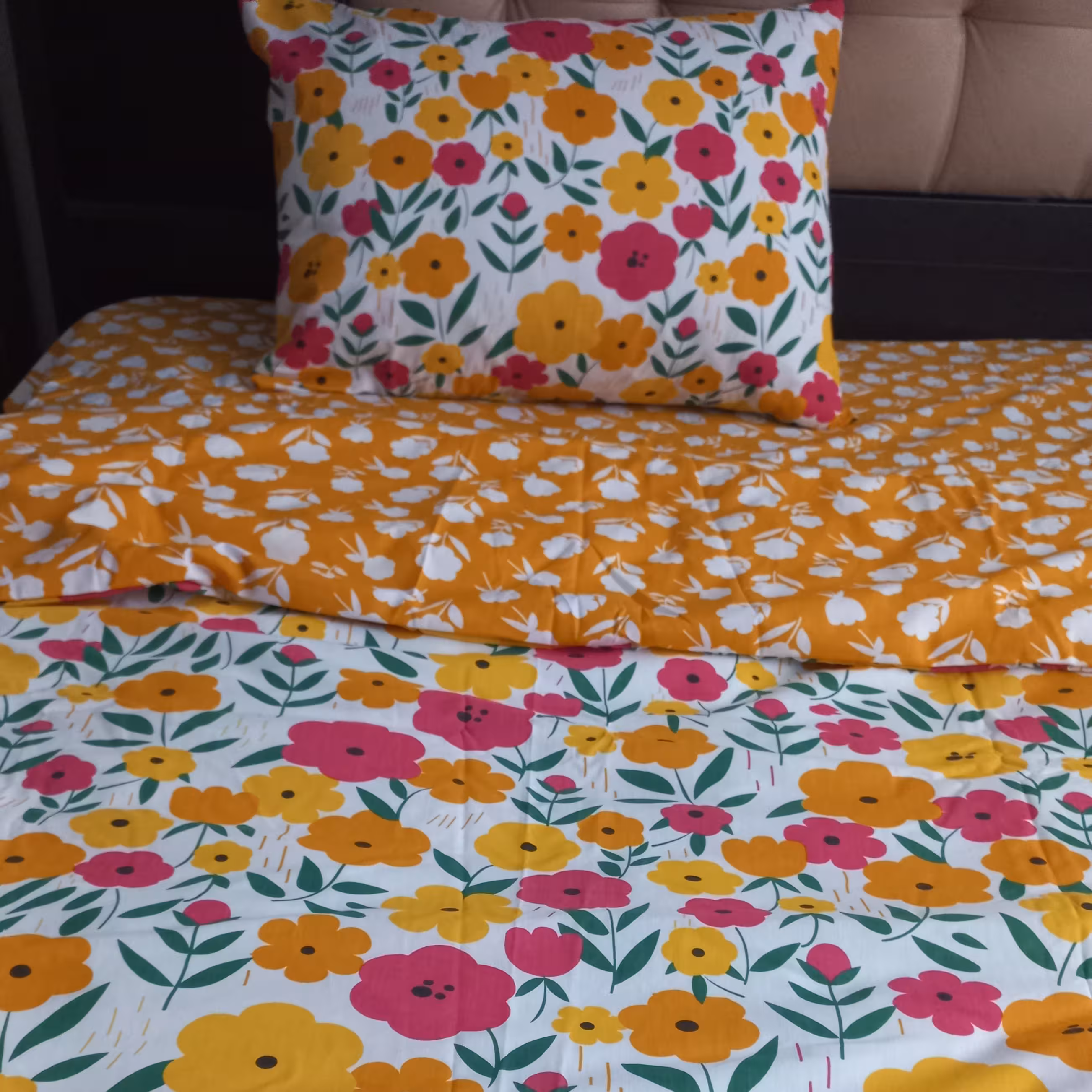 سرویس لحاف روتختی  یکنفره  و نوجوان چهار تیکه دارای کاور لحاف پارچه پنبه ای