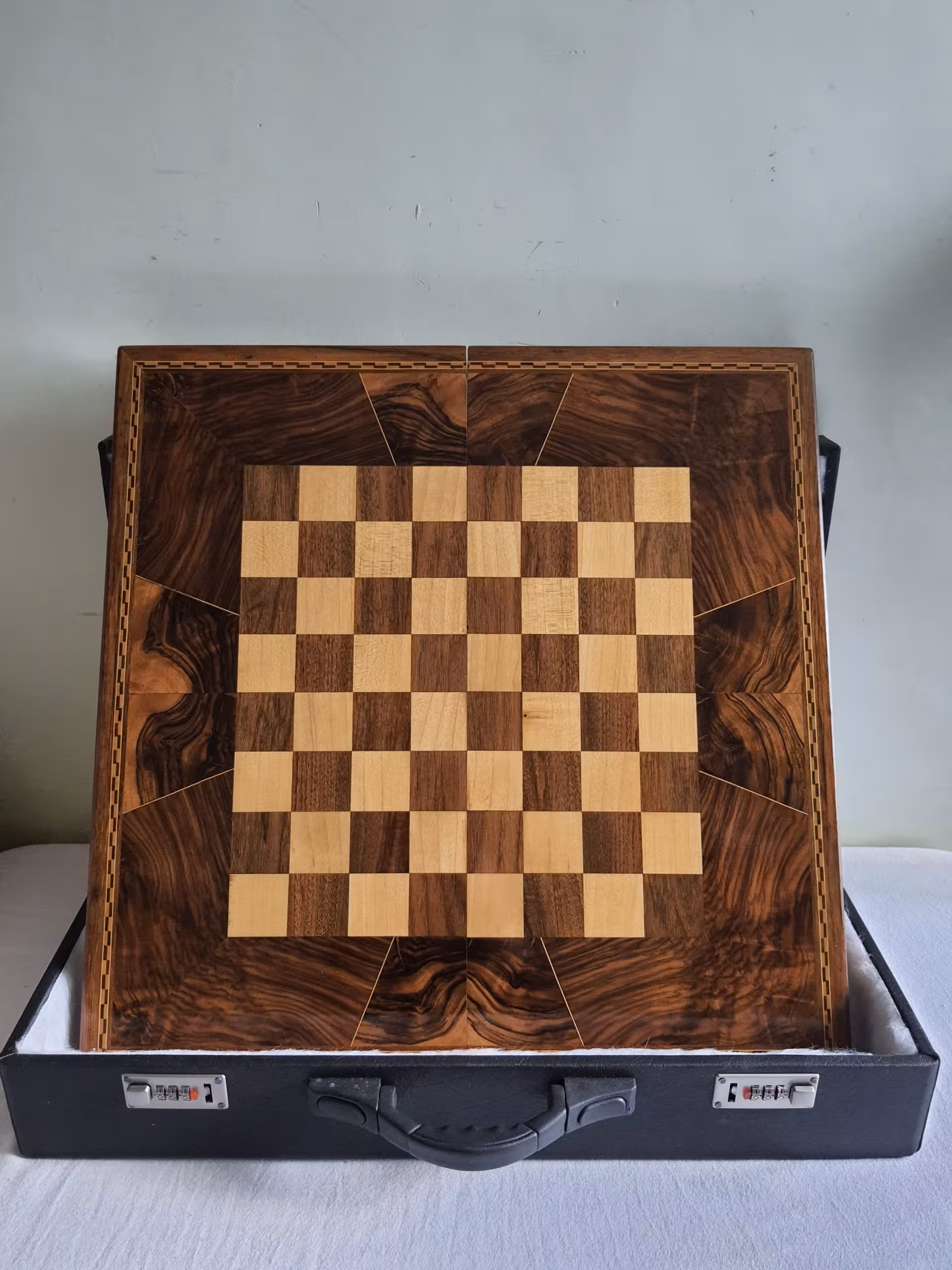 تخته نرد معرق چوبی دور منبت شطرنجی کد 102259