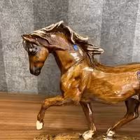 مجسمه اسب رومیزی طرح چوبی