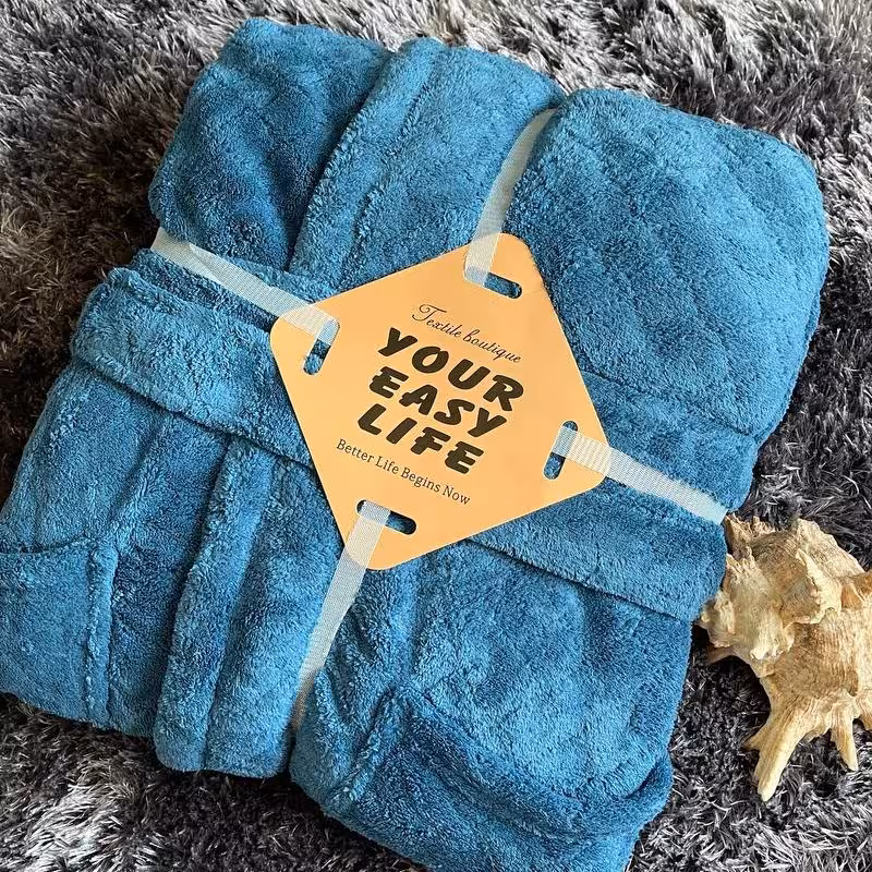 حوله پالتویی نانو وارداتی رنگ آبی ، جذب آب بالا و عدم پرزدهی