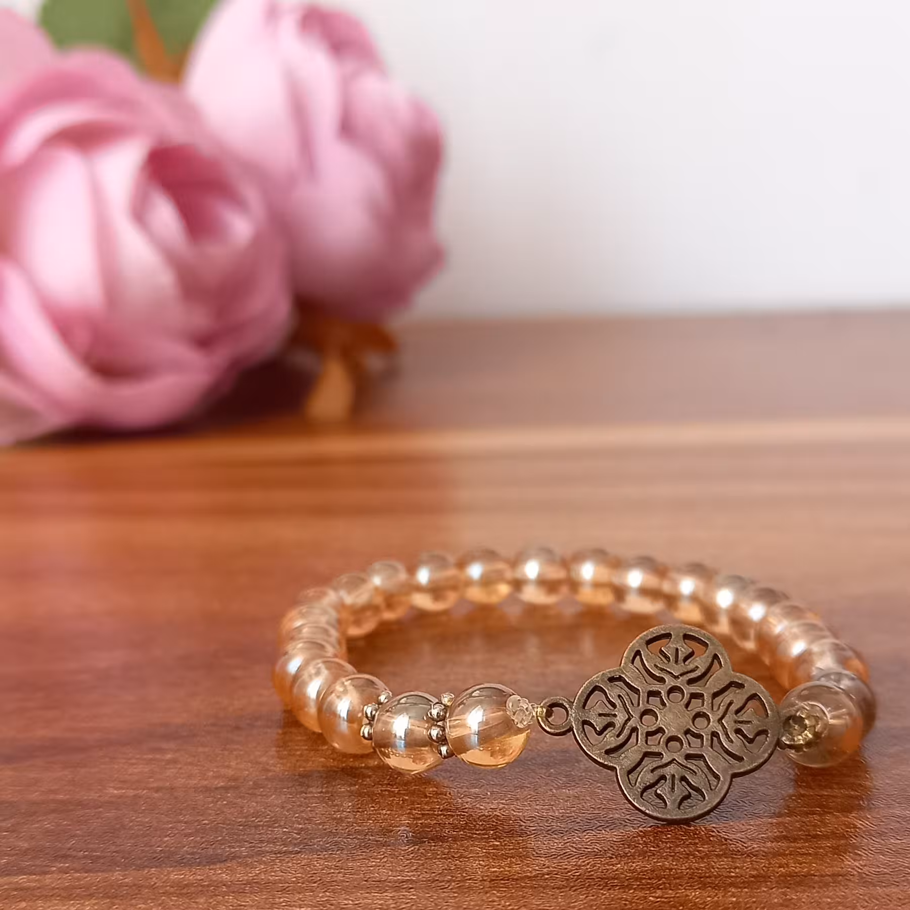 دستبند عسلی 