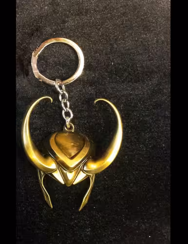 جاسوئیچی کلاه خود اساطیری طلایی