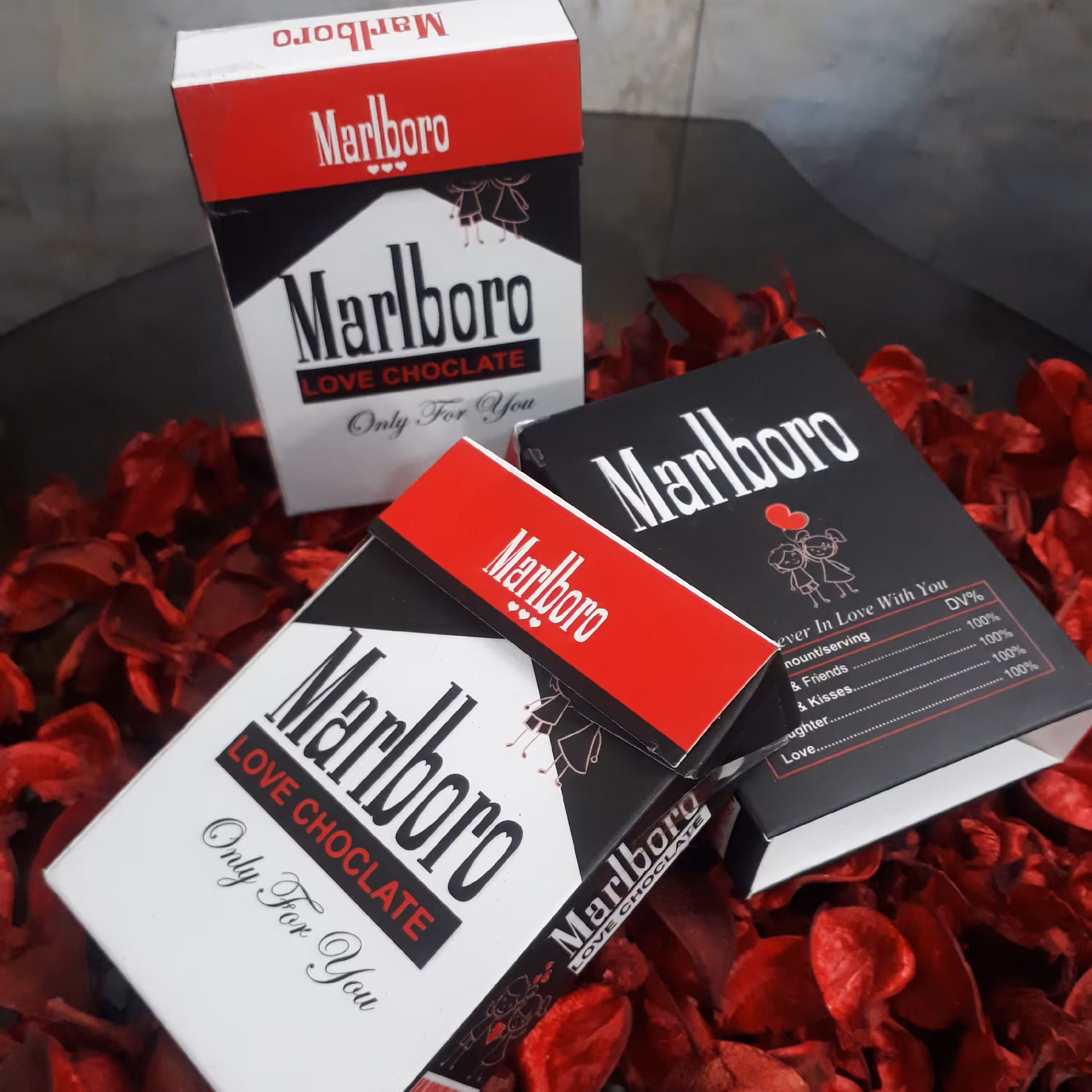 شکلات ولنتاین طرح رسیگار Marlboroهدیه ای شیک ولاکچری