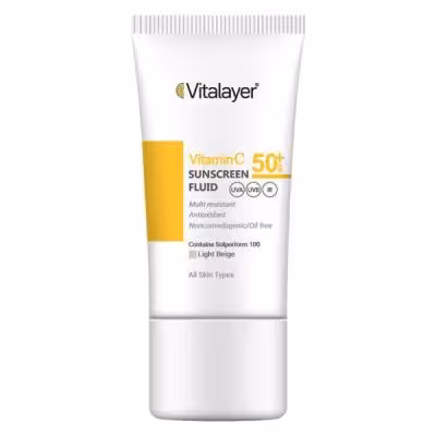 فلوئید ضد آفتاب رنگی ویتالیر، 50 SPF، مدل Vitamin C، مناسب انواع پوست تنالیته رنگ متوسط و حجم 50 میلی‌لیتر، ضد آب، محافظت کننده در برابر اشعه UVA، UVB، IR، آنتی‌اکسیدان، فاقد چربی و پارابن، ضد لک، آبرسان، دارای فرمولاسیون غیرکومدون‌زا، با ماندگاری 2 ساعته