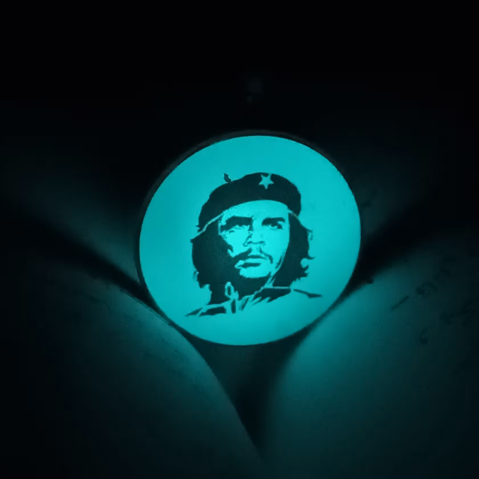 گردنبند شبتاب چگوارا استیل رنگ ثابت 