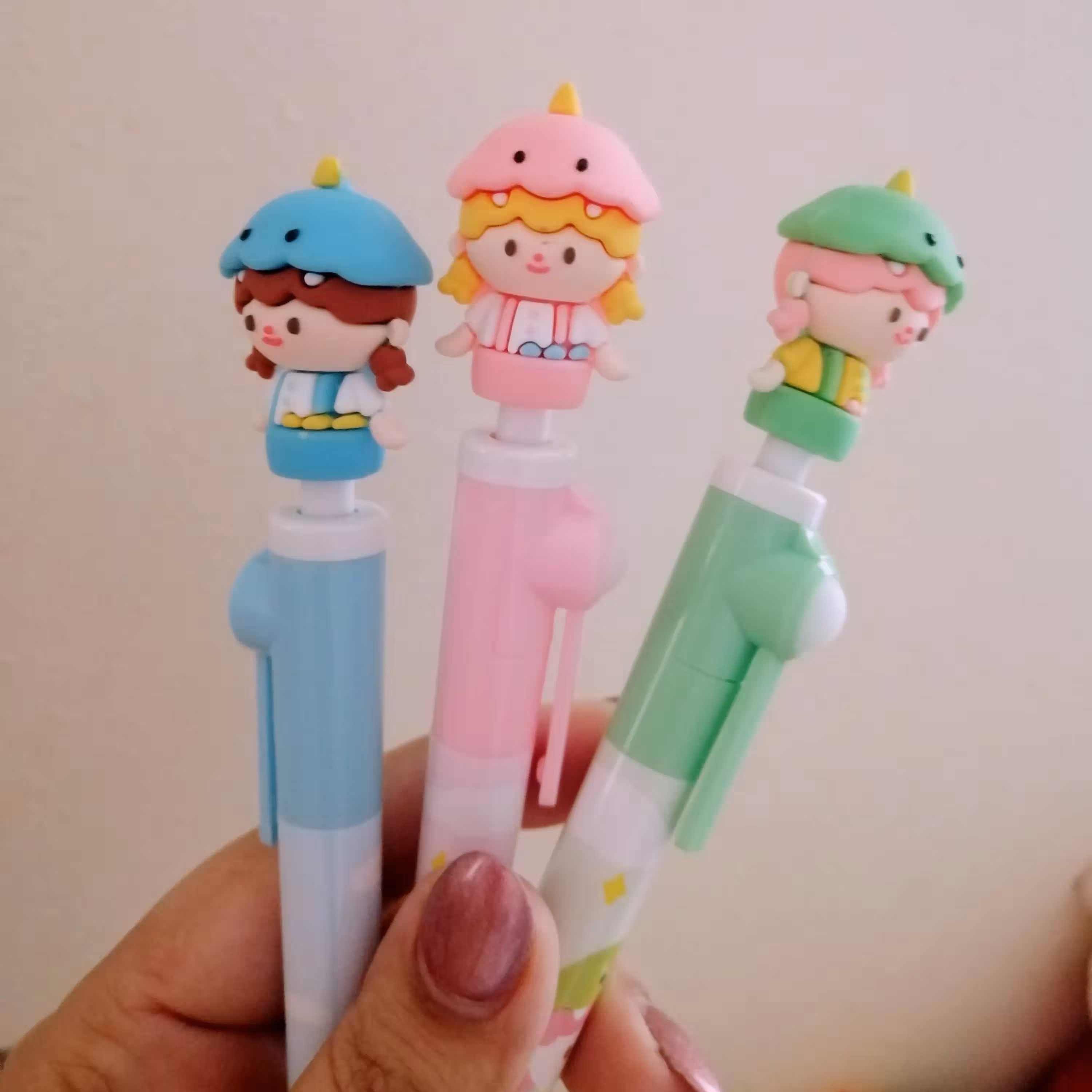 روان نویس اسپینر دار طرح دختر کیوت دارای 3 رنگ با جوهر آبی