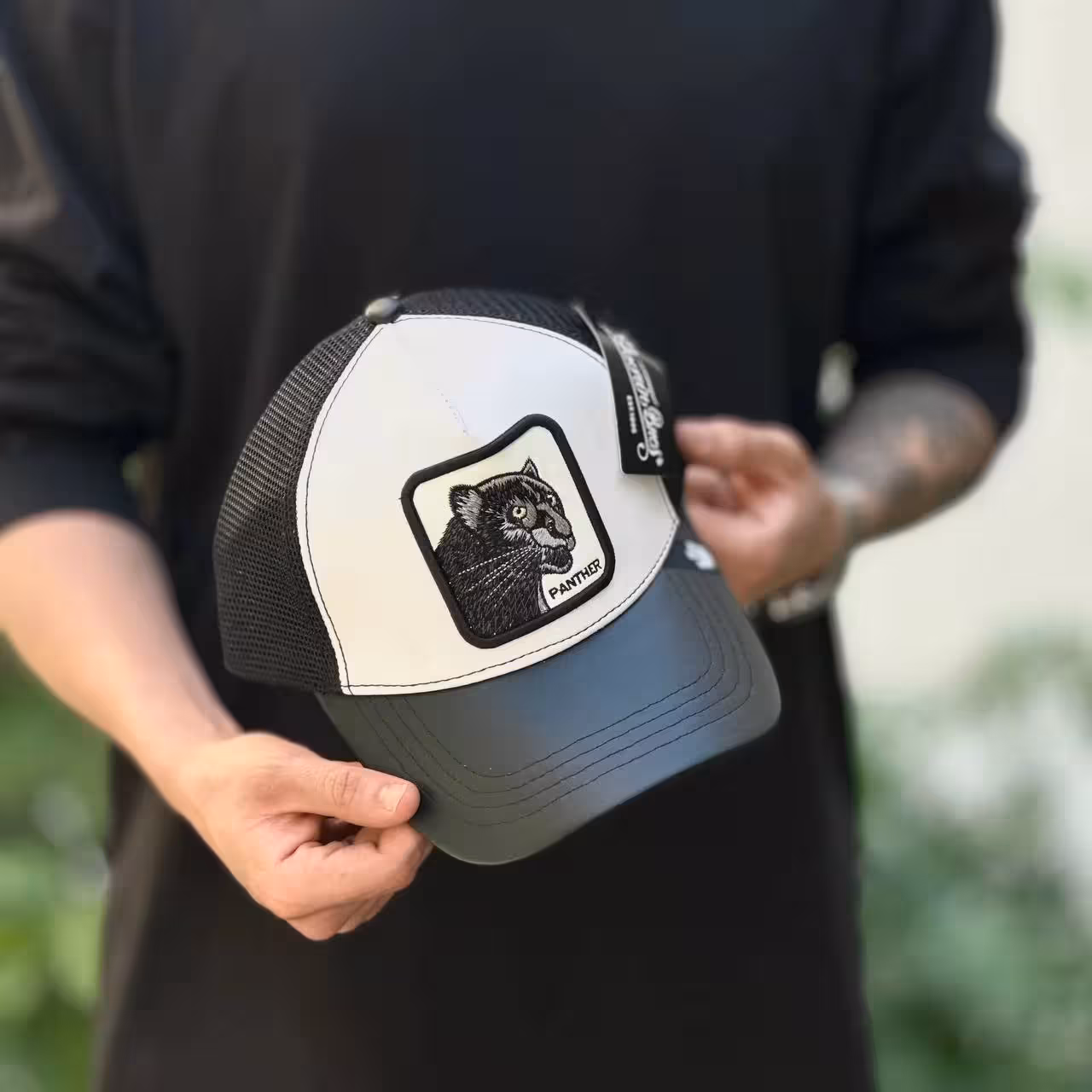 کلاه گورین چرم panther سفید مشکی