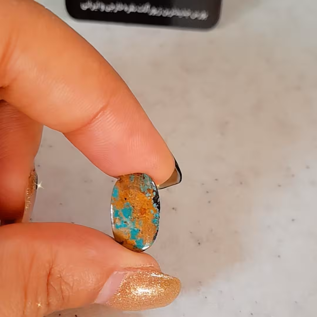 سنگ فیروزه اصل نیشابور  دارای خواص سنگ درمانی و رنگی بی نظیر