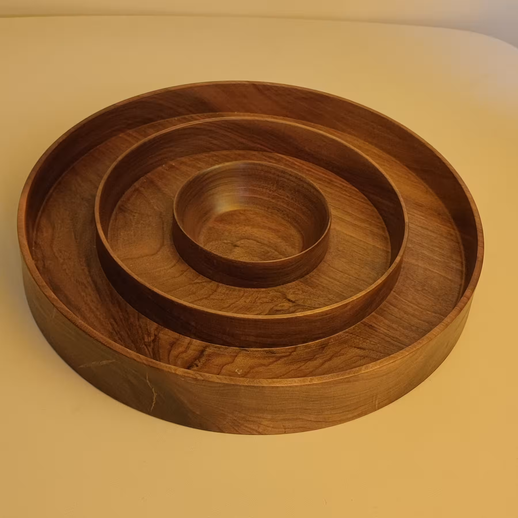 ظرف چوبی سرو و پذیرایی خاص و لاکچری خراطی شده با وسواس و حساسیت فراوان و آب گریز شده با روغن گیاهی (پس کرایه)