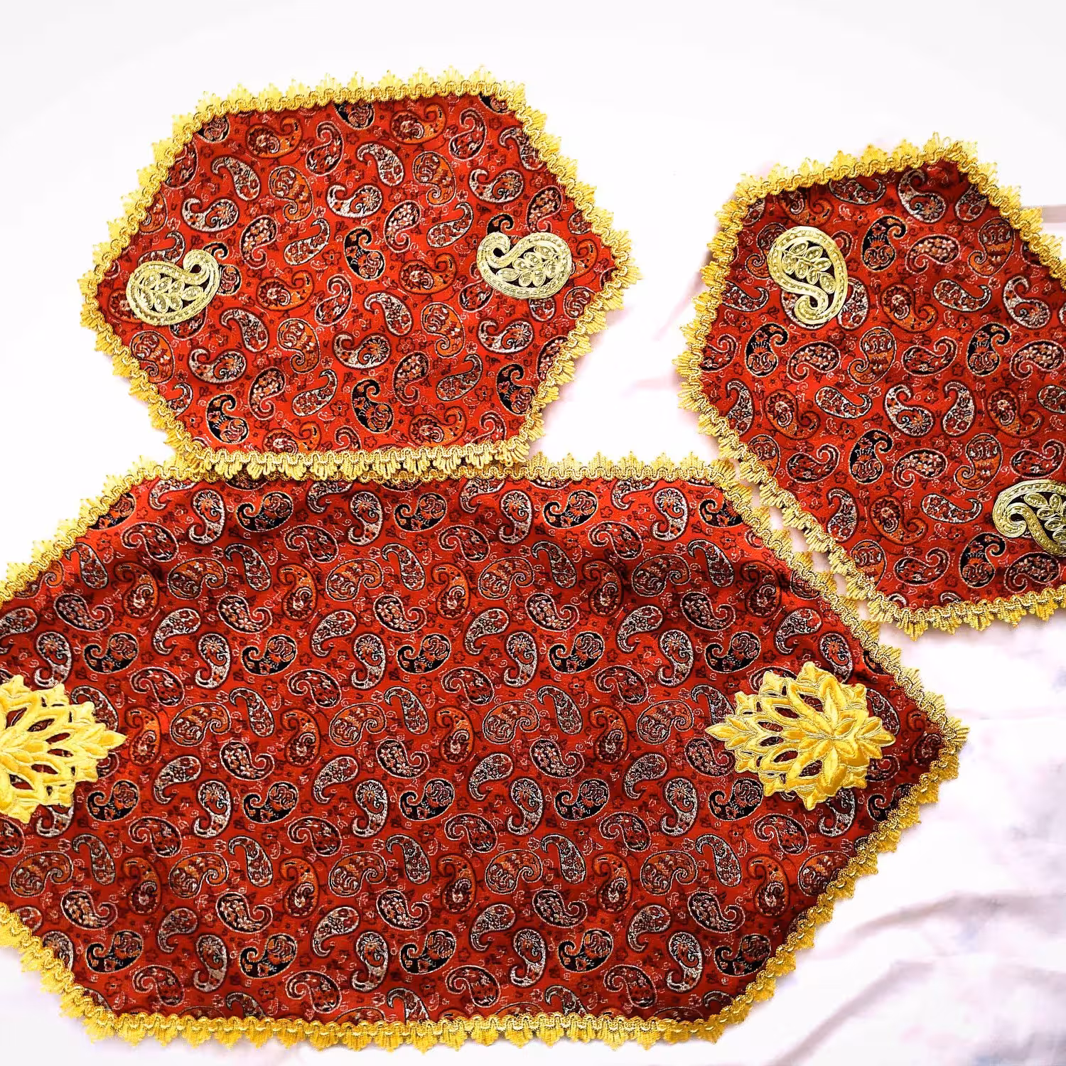 رومیزی سه تیکه ترمه بسیار زیبا با دوخت عالی