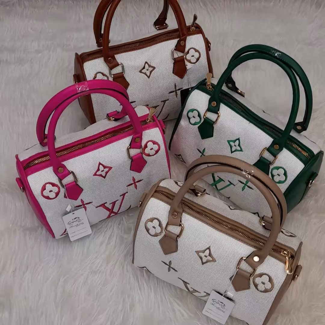 یک کیف زنانه و دخترونه شیک که هم اسپرته هم مجلسی  مارک ال وی فوق العاده جاداره