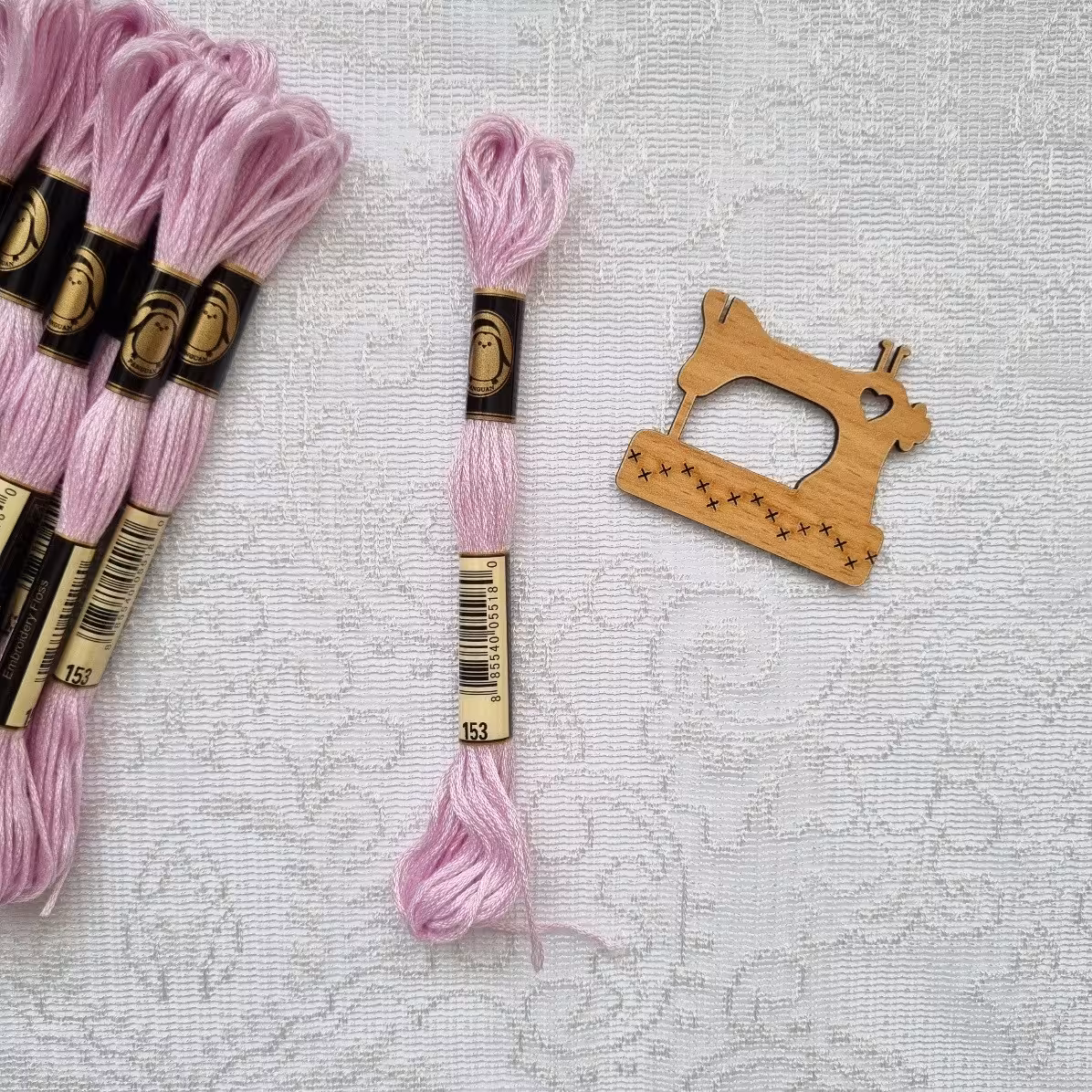 نخ گلدوزی پنگوئن یاسی پاستیلی کد 153