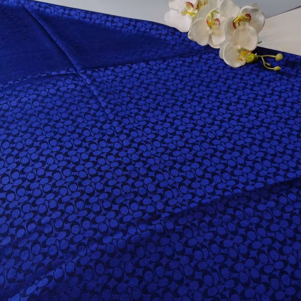 روسری نخ ابریشم ژاکارد دورو لمه دار وارداتی قواره 140 رنگ سرمه ای آبی کاربنی
