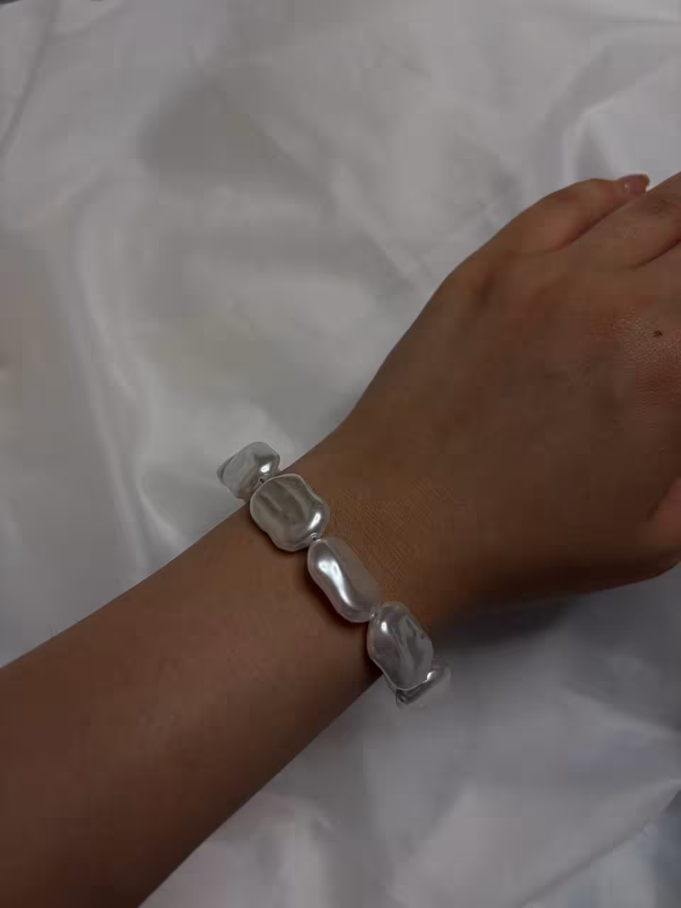 دستبند فنری صدف طرح باروک