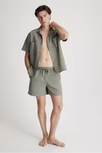 ست پیژامه مردانه لباس خواب GOFRE با پیراهن و شورت تنظیم شده است H&M