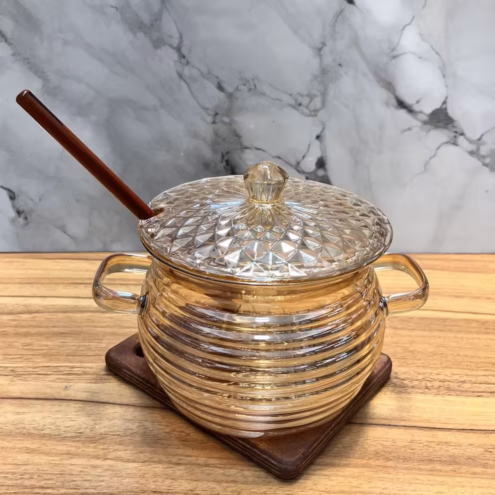 قابلمه پیرکس ساده درب طرح الماسی 2 لیتری – رنگ شامپاینی خط دار