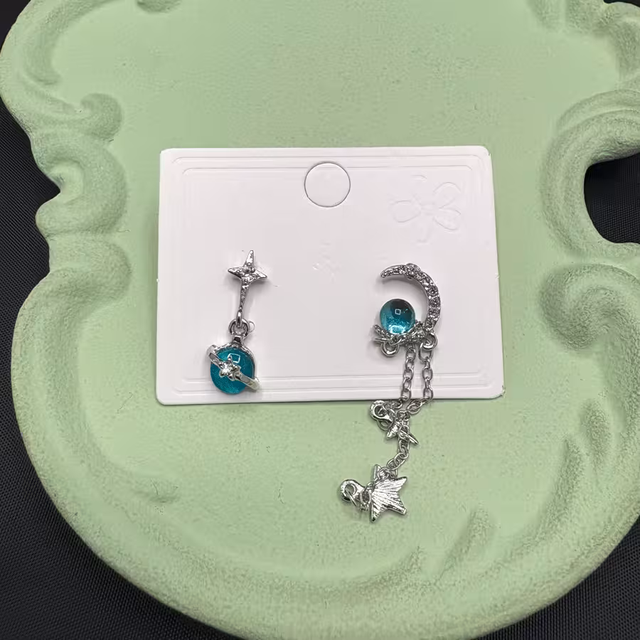 گوشواره پینترستی طرح ماه  و ستاره آبی 02