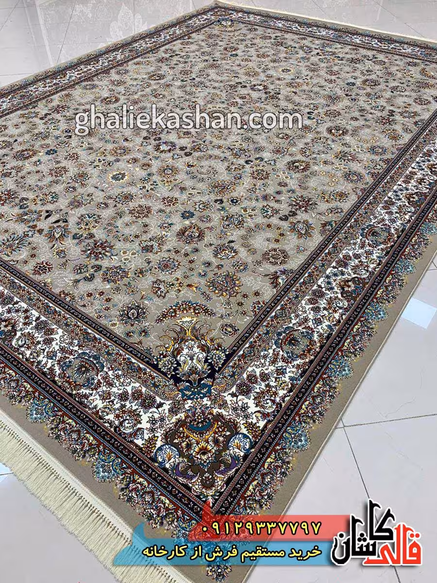 فرش 700 شانه طرح گل افشان زمینه ترمه ای کاشان