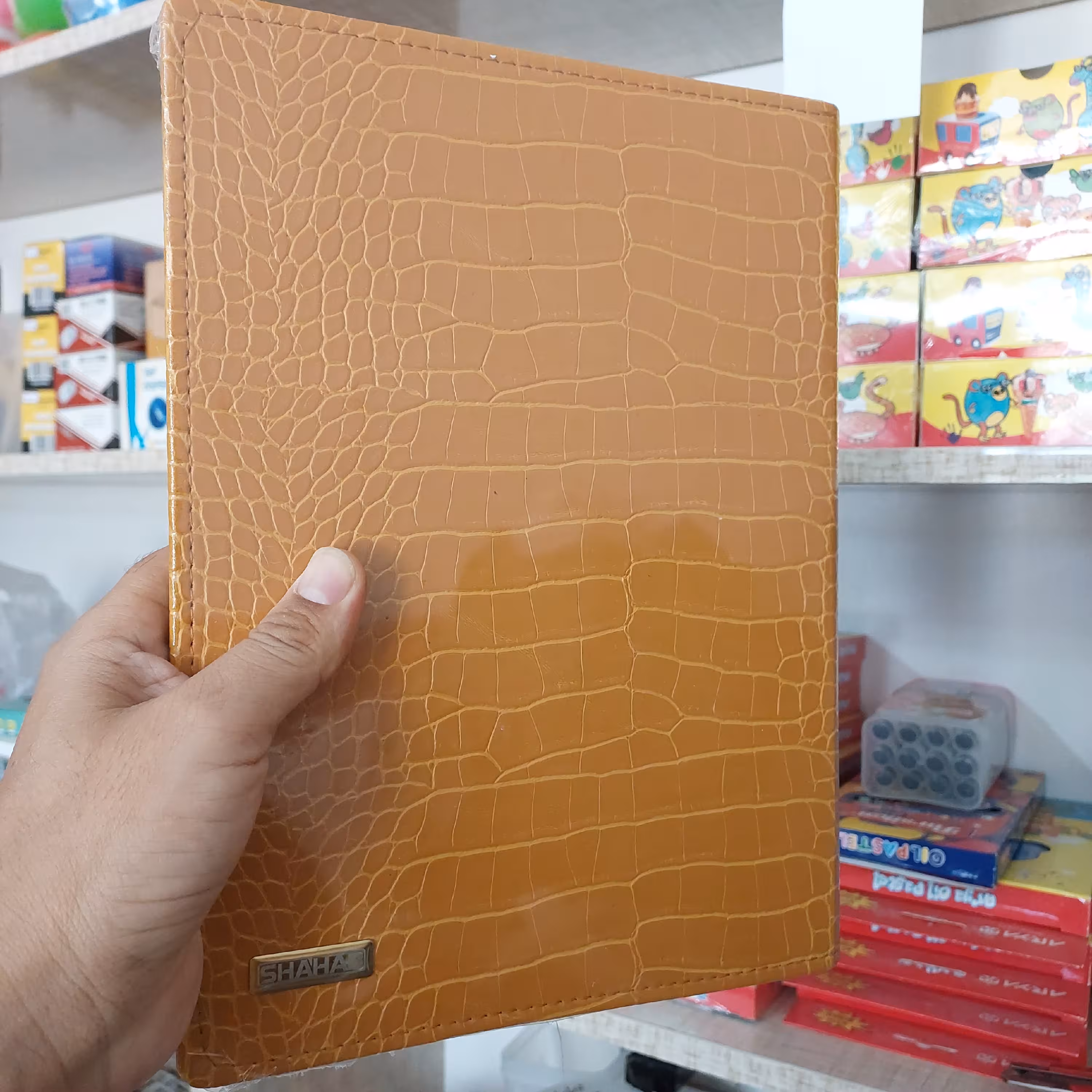 دفتر کلاسوری 26 حلقه چرمی به همراه 80 برگ کاغذ