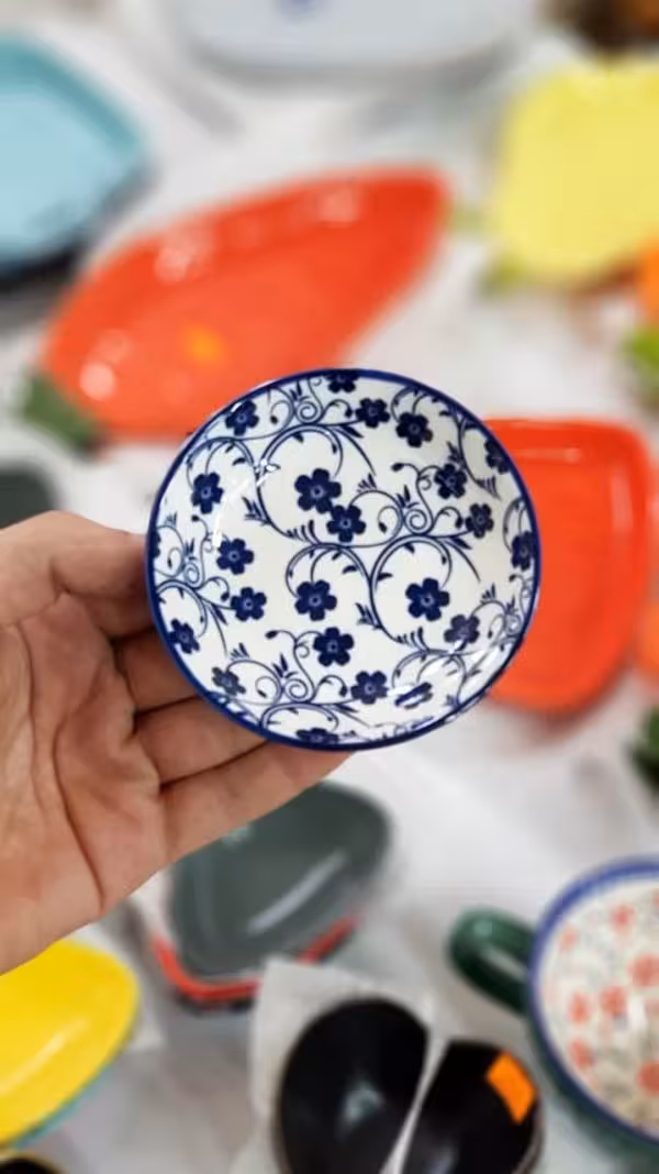 خرما خوری گرد گل آبی دنی هوم