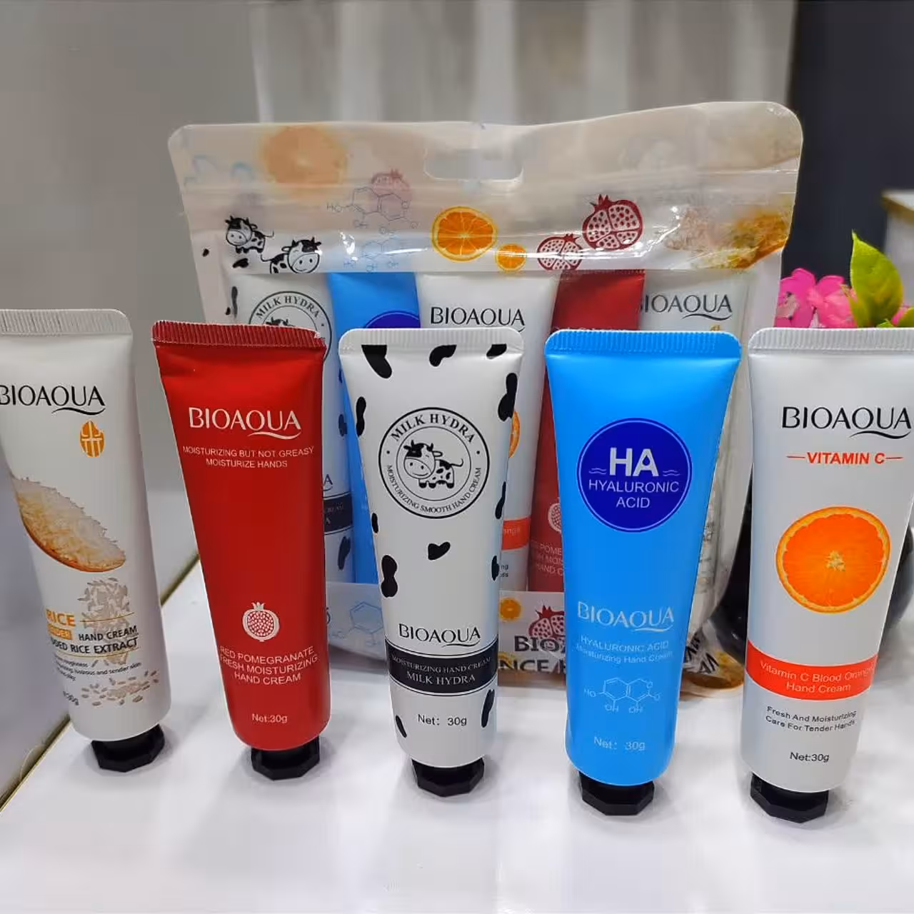 پک 5 عددی کرم آبرسان و مرطوب کننده تیوپی بیو آکوا در 5 عصاره و رایحه خوشبو شیرگاو انار برنج  ویتامین C هیالورونیک اسید 