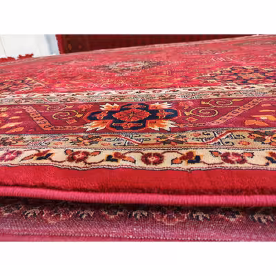 فرش ماشینی زمرد مشهد مدل کهنه نما زمینه لاکی