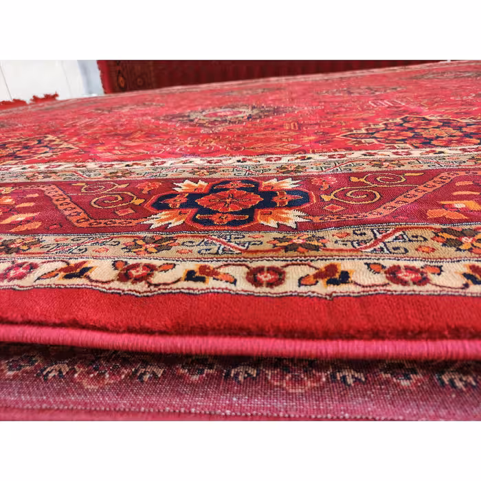 فرش ماشینی زمرد مشهد مدل کهنه نما زمینه لاکی