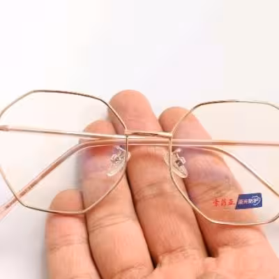 عینک طبی چند ضلعی