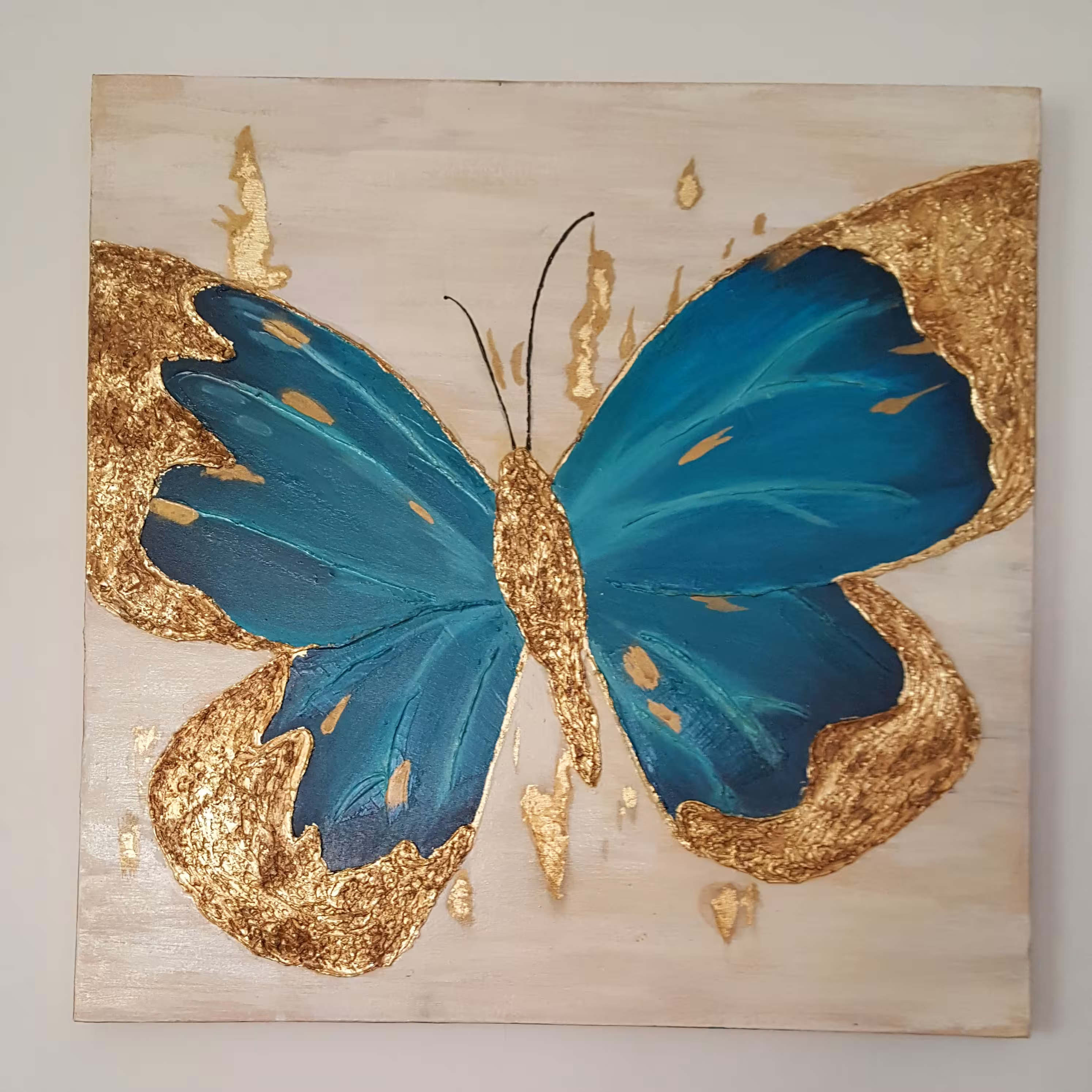 تابلوی دکوراتیو پروانه تکسچر و ورق طلا سایز 60 سانتی 