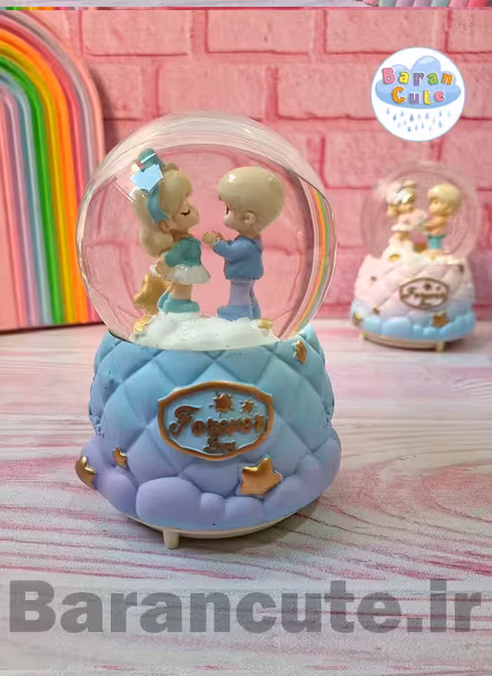 گوی موزیکال پمپی برفی چراغ دار سایز بزرگ طرح دختر و پسر عاشق