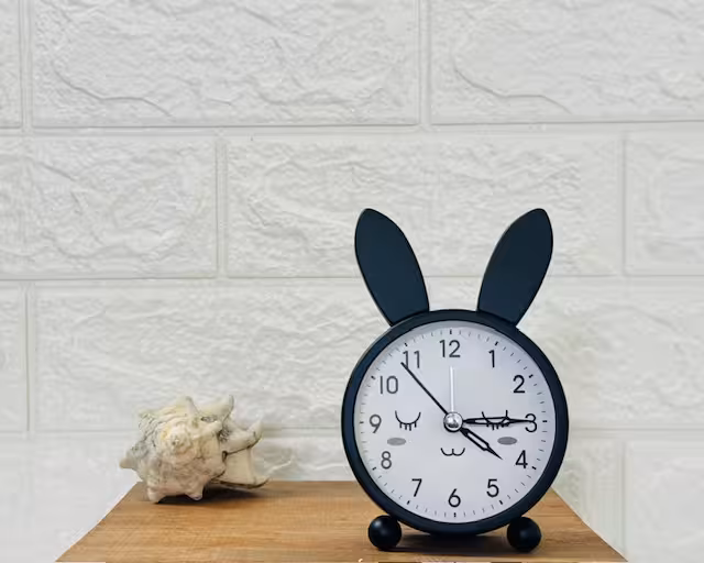 ساعت رومیزی خرگوش مشکی
