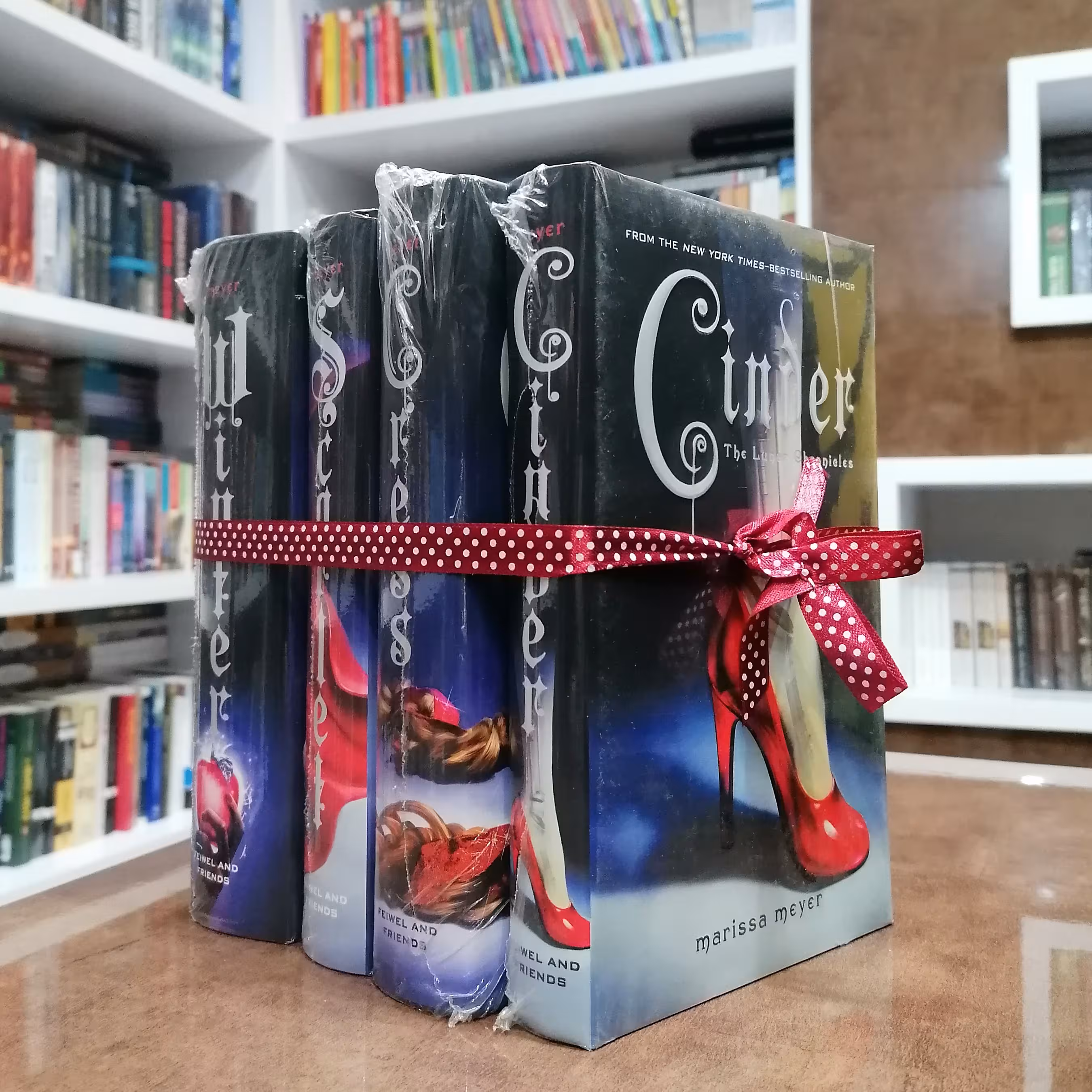 مجموعه چهار جلدی The Lunar Chronicles Packed (4 Books) اثر Marissa Meyer