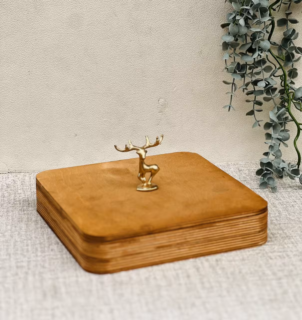 اردو خوری مربع گوزن 4خانه (پست پیشتاز پس کرایه)