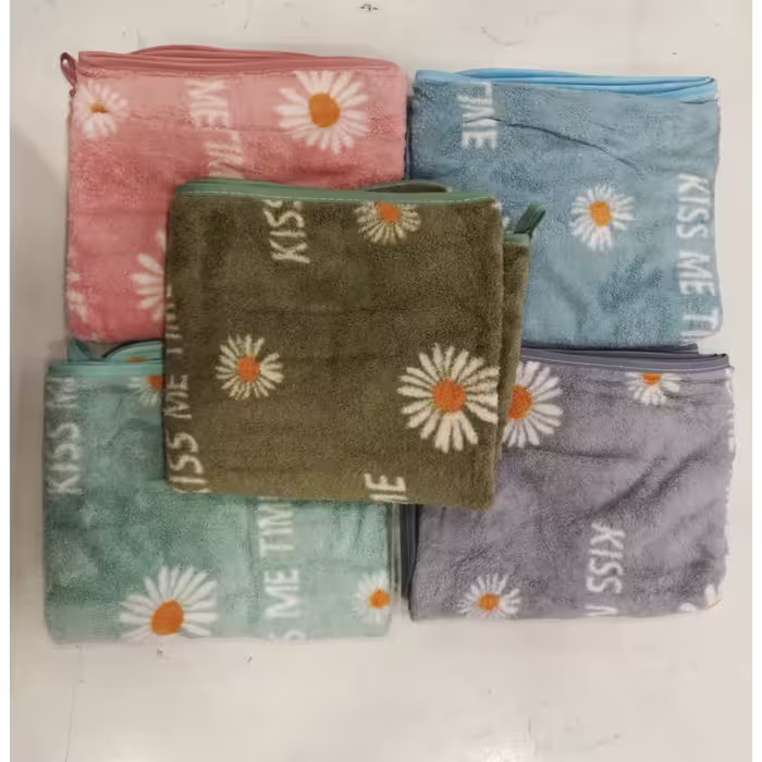 حوله دستی ماموتی مدل گل بابونه سایز 35x80 سانتی متر 