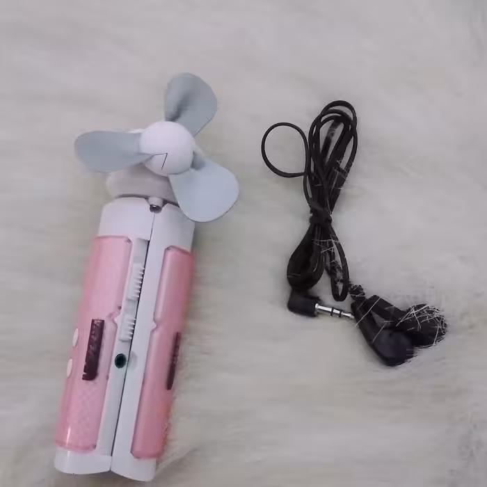 پنکه دستی سه کاره برند معروف vaka هم رادیو هم پنکه و هم چراغ قوه