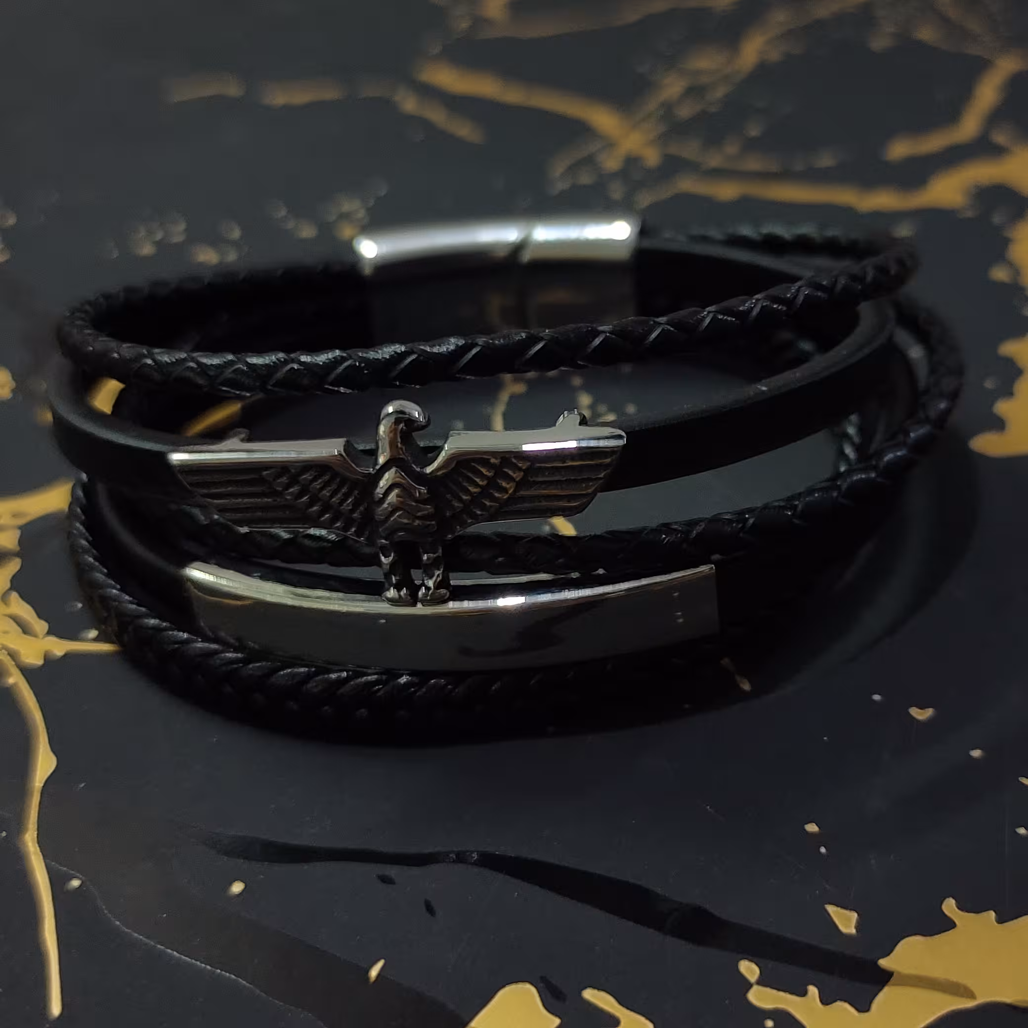 دستبند چرم مصنوعی  چند لایه پلاک فروهر