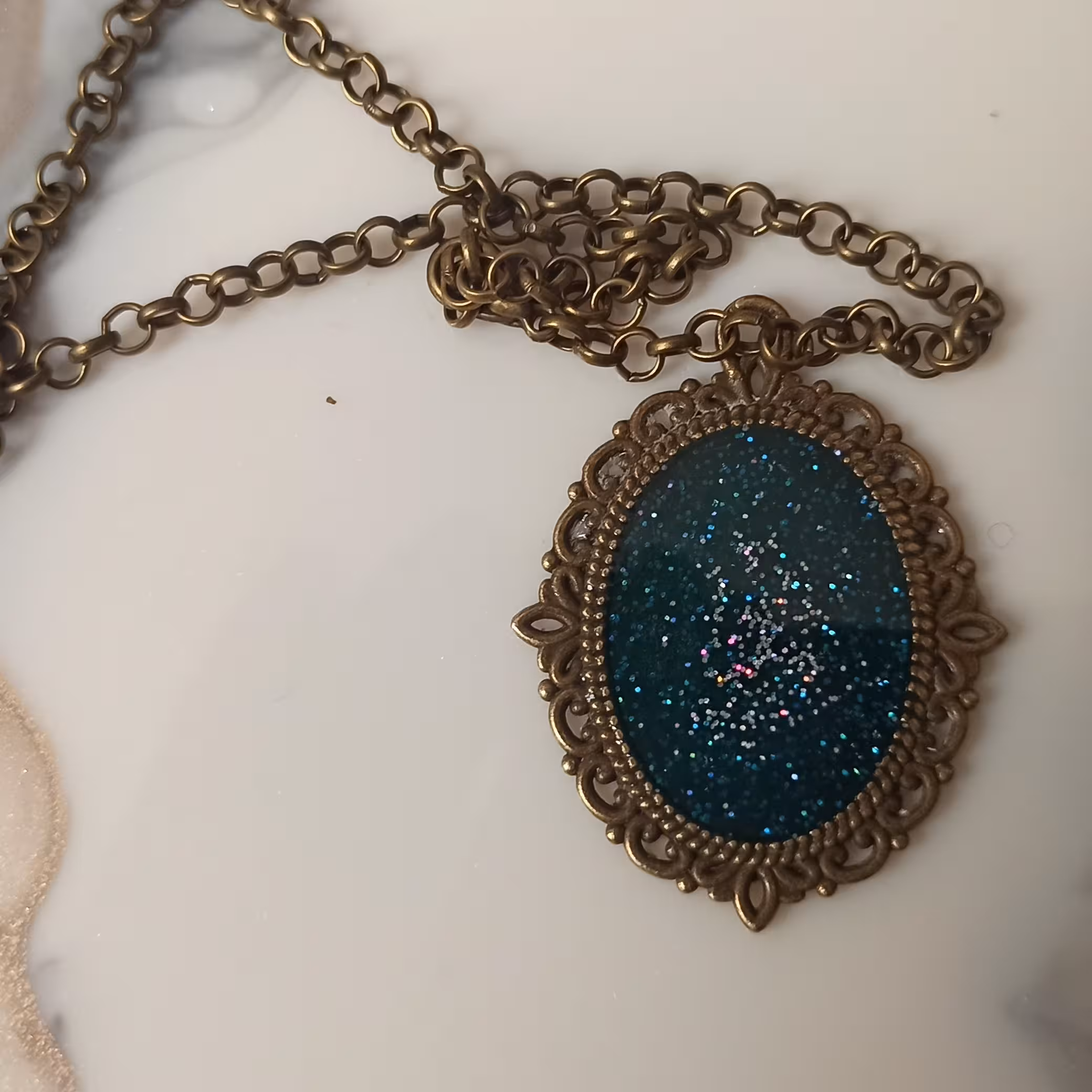 گردنبند رزینی فیروزه ای 