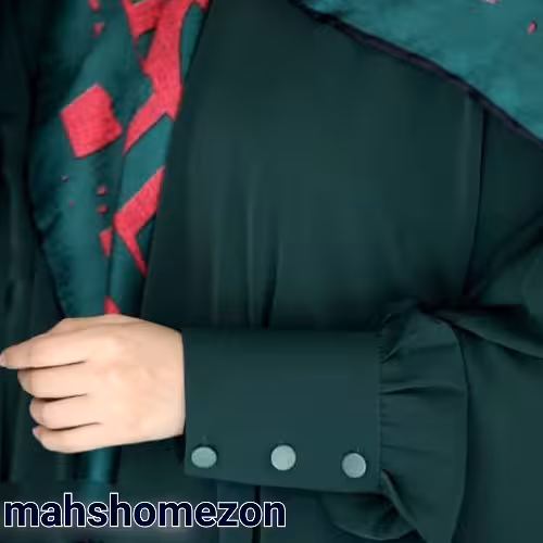 مانتو عبایی کرپ الیزه سبز با مچ بلند و شکیل سه دکمه مدل گلین ماه شو مزون 