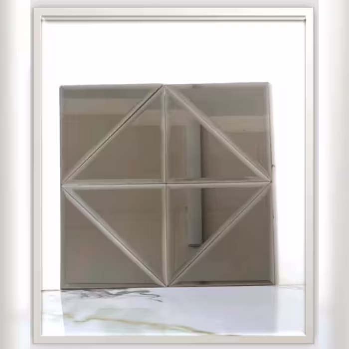 تایل آینه ای مثلثی کد T2003،ابعاد30در30 cm پشت چسبدار کاملآ نسوز و ضدآب (پس کرایه)