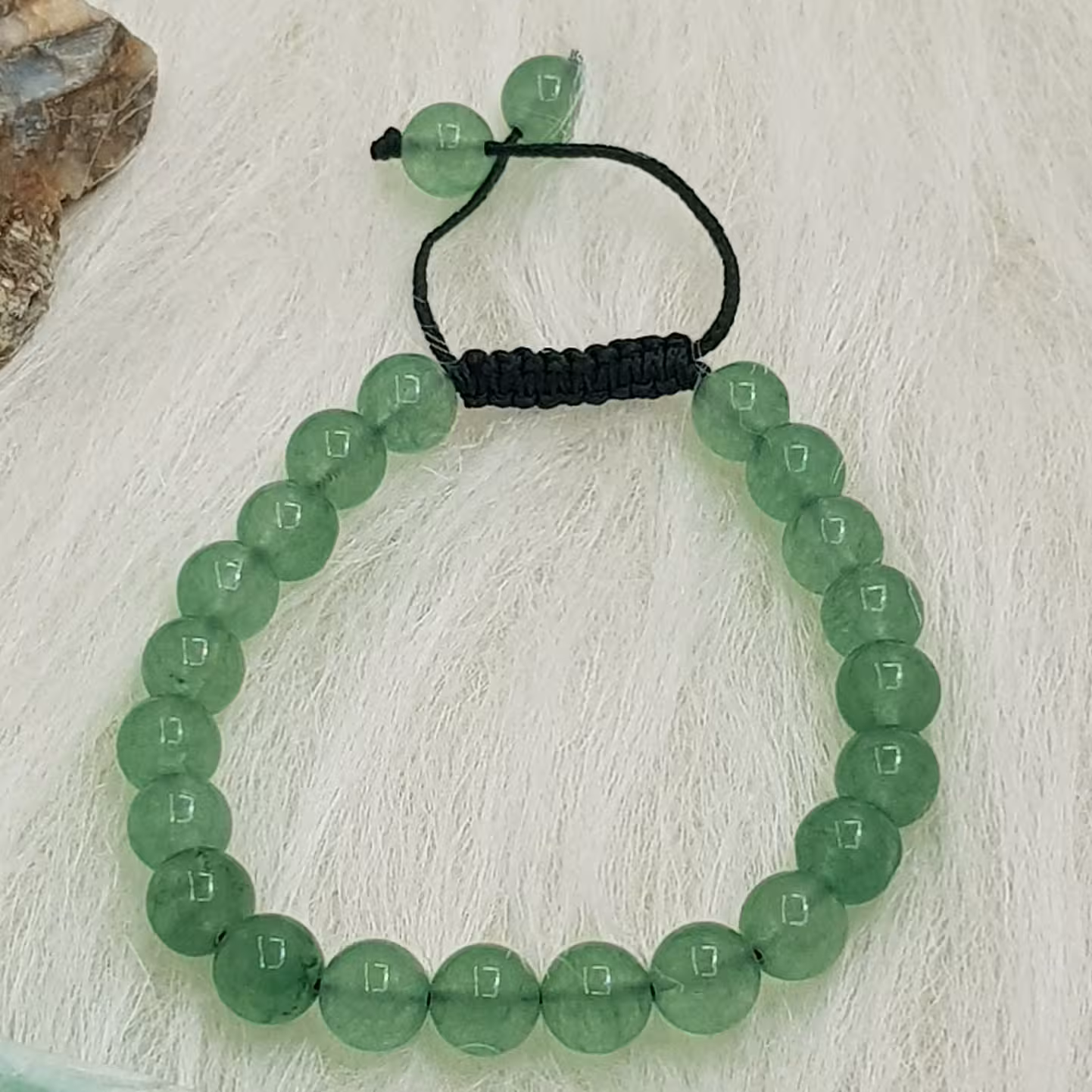 دستبند سنگ اونتورین سبز طبیعی حرارت دیده تراش گرد سایز 8 دور مچ17
کد 172