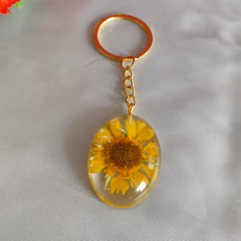 جاکلیدی رزینی مدل بیضی شکل استفاده از گل طبیعی و مایع رزین