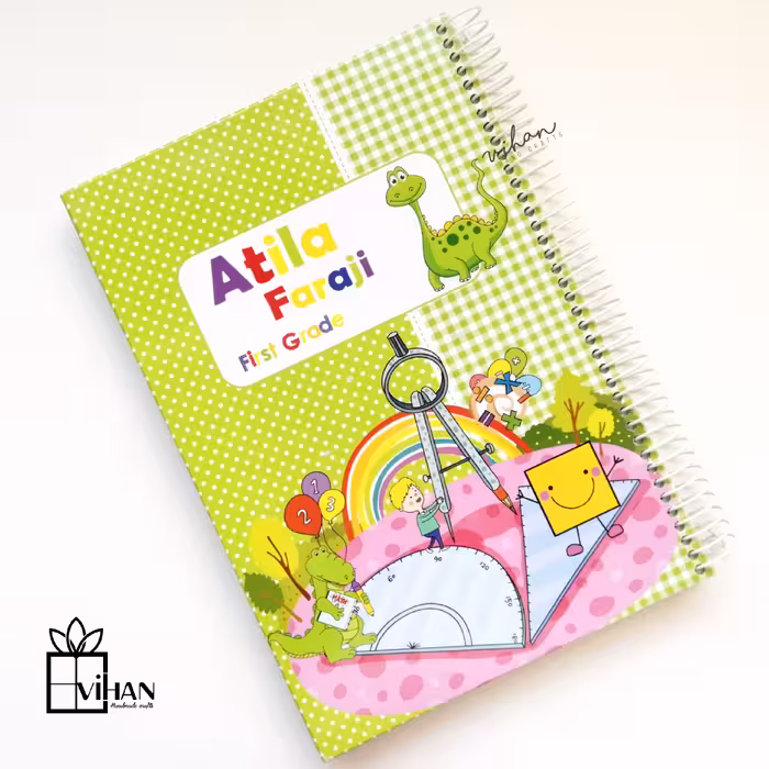 دفتر ریاضی اختصاصی فانتزی سایز B5، طرح پسرانه به همراه چاپ اسم برروی جلد دفتر 