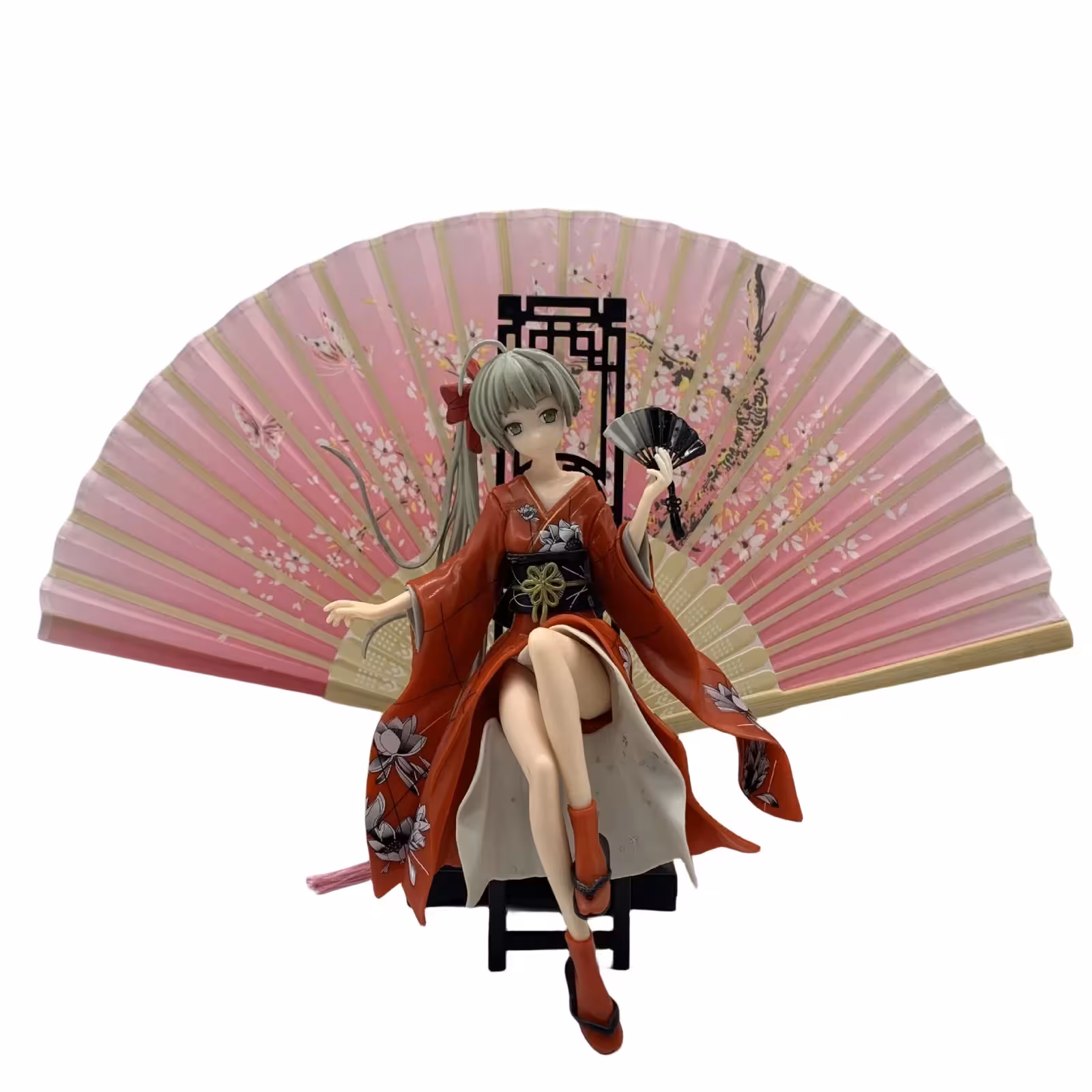 فیگور سورا کیمونو Sora Kimono به‌همراه بادبزن