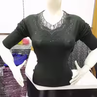 بلوزکریستال مارک فیروزه firuzeترک 
کیفیت عالی درسه سایزLوXLوXXLقواره دار
رنگ بندی مشکی سرمه ای